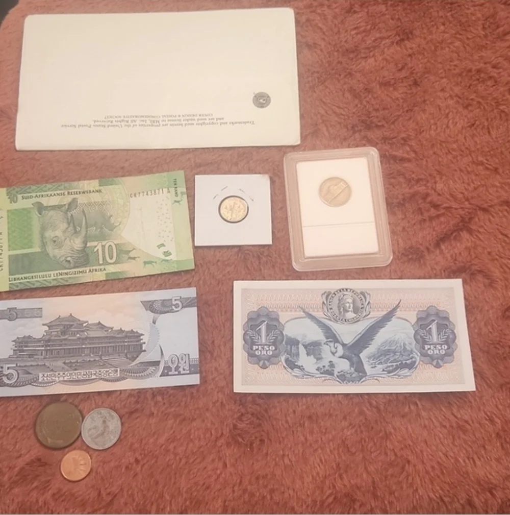 Assorted Currency Collection - Picture 4 of 9